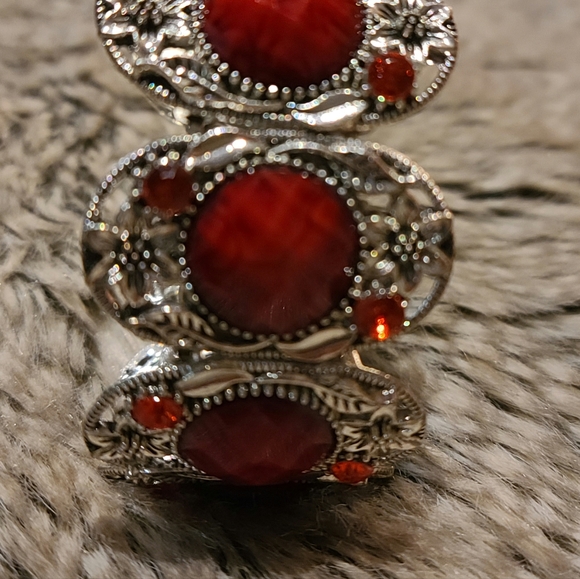 Jewellery - Boho Antique Silver Stretch Bangle red acrylic - Picture 4 of 6